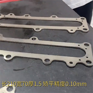 簡(jiǎn)易校平機(jī)-整平不銹鋼沖壓件-1.5mm厚矯平精度15絲-鐵板壓平機(jī)