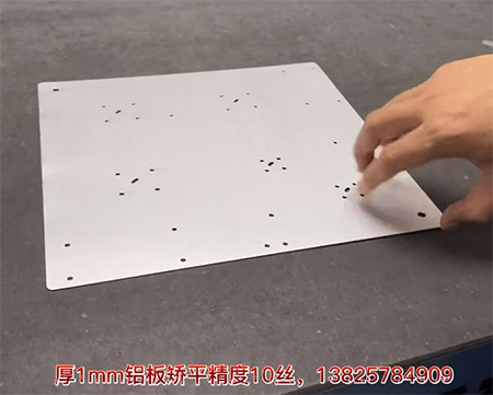 高精密的薄鋁板整平機怎么校平的，平整度10絲？</a>